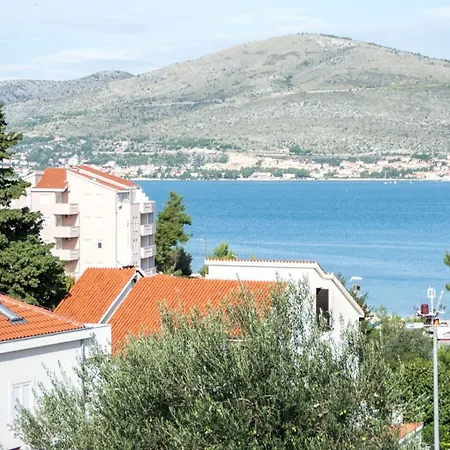 アパート Slavica